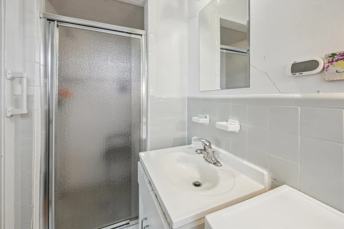 Photo of 5211 Maple Street