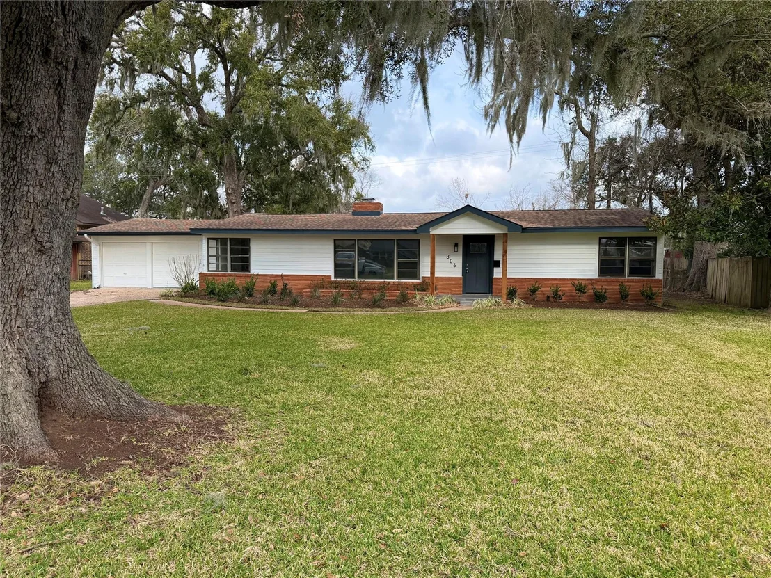 Photo of 306 Oak Drive