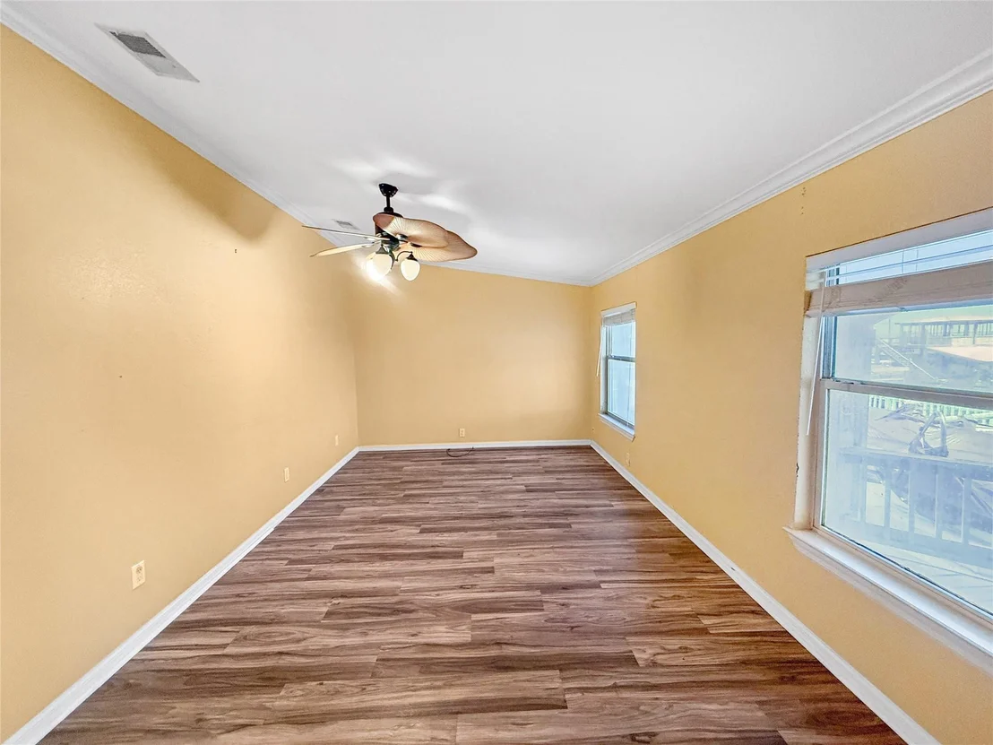 Photo of 1152 Van Sant