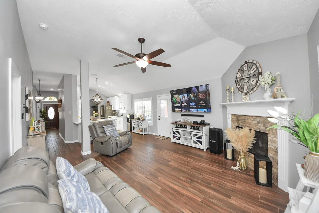 Photo of 6115 Pine Lakes Drive