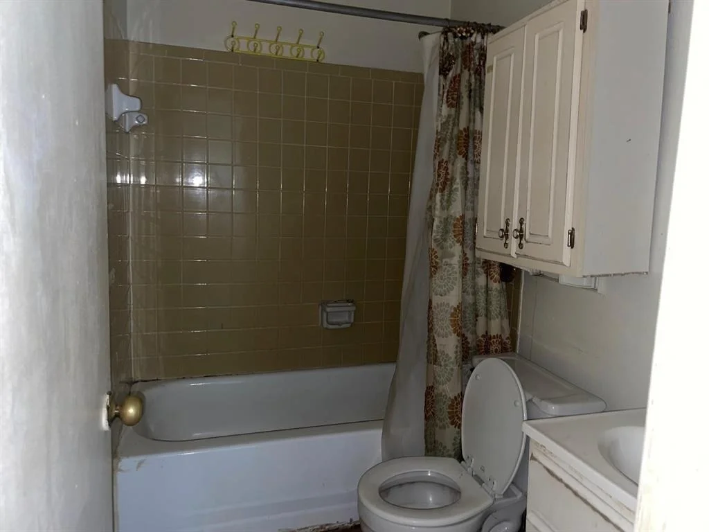 Photo of 7883 Hamlet Street