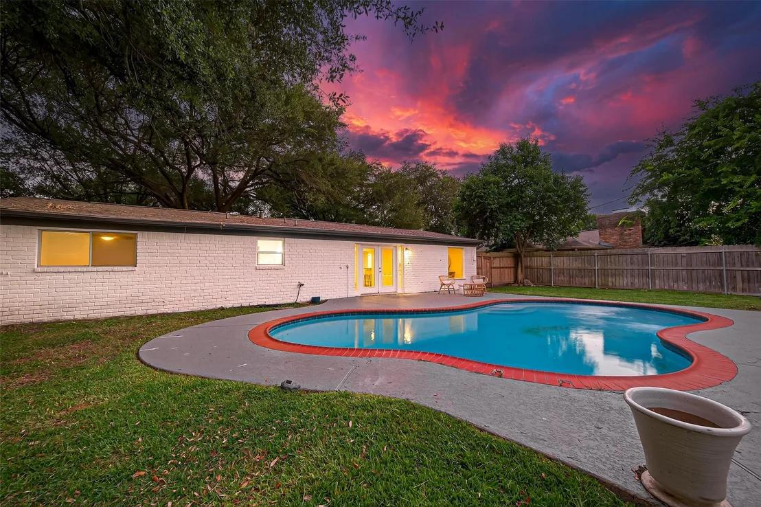 Photo of 9618 Meadowbriar Lane