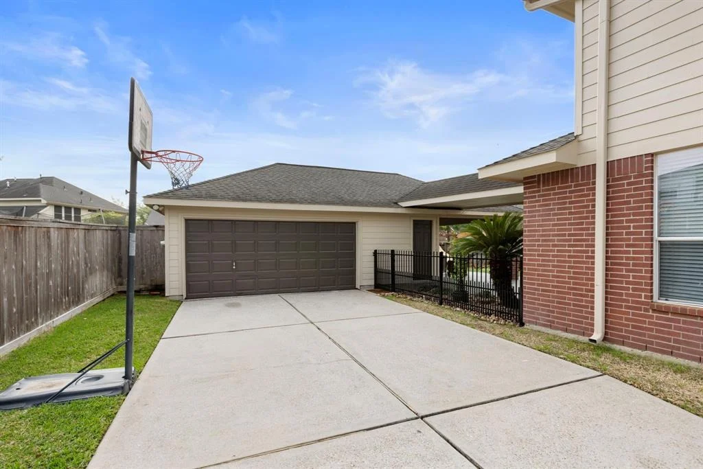 Photo of 20819 Pinebrook Hollow Lane