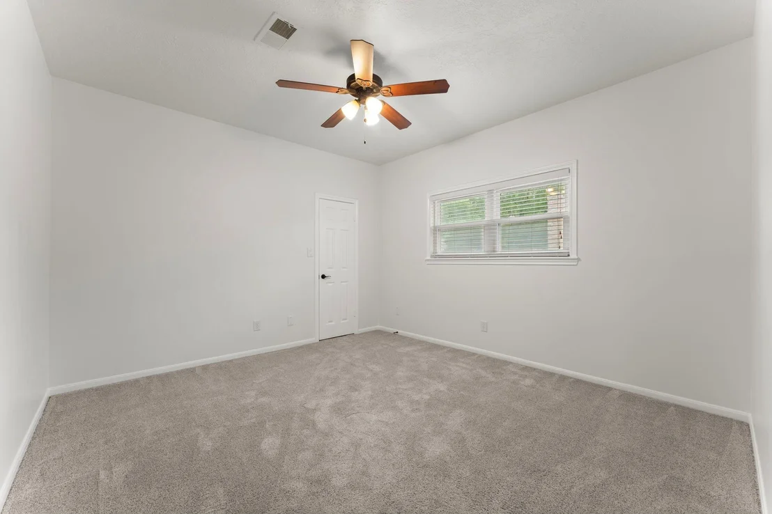 Photo of 1106 Crossroads Drive