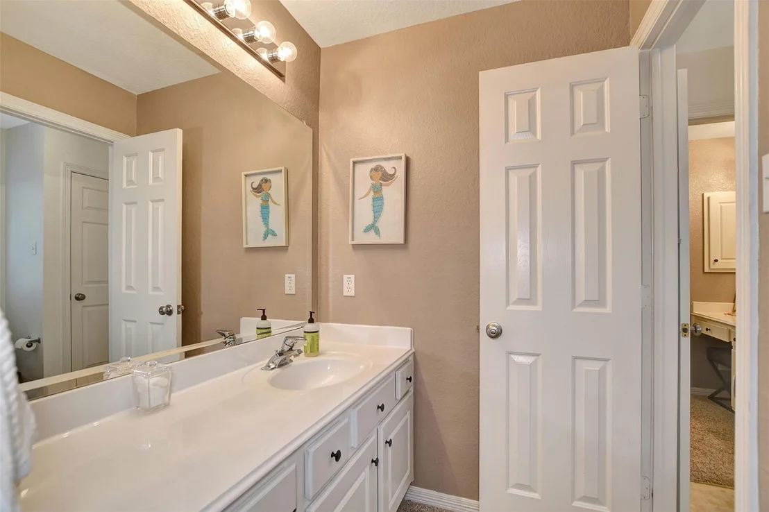 Photo of 15918 Lake Loop Drive