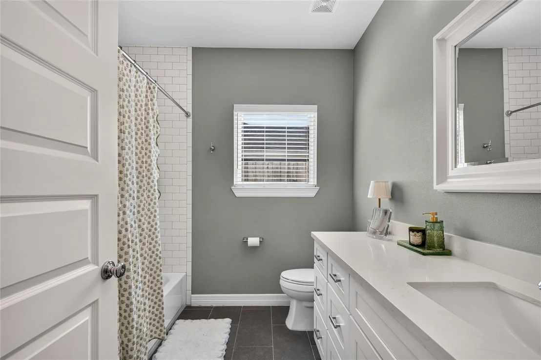 Photo of 1722 Chippendale Road
