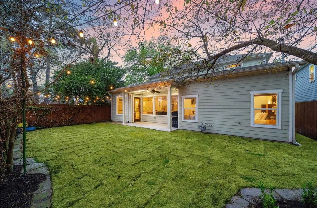 Photo of 1423 Chantilly Lane