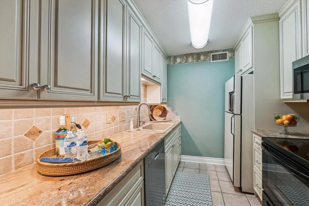 Photo of Unit 68 at 7555 Katy Freeway