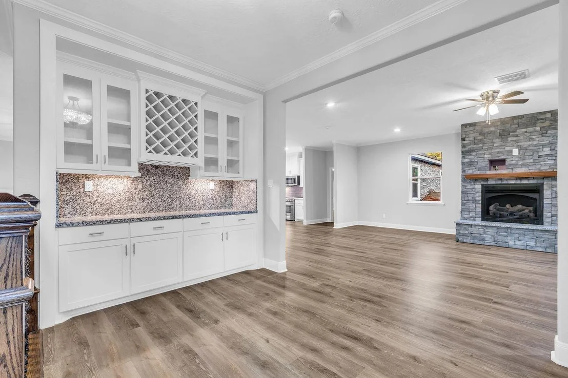 Photo of 83 White Oak Drive N