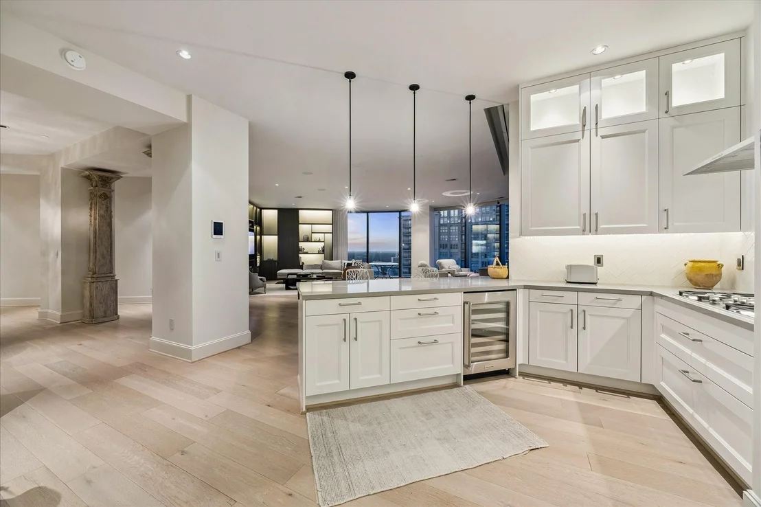 Photo of Unit 2202 at 1409 Post Oak Boulevard