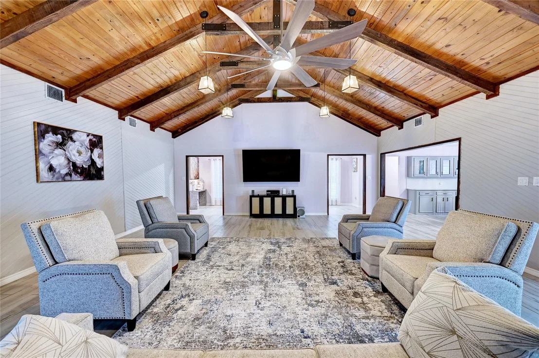 Photo of 6 Oak Hollow Circle