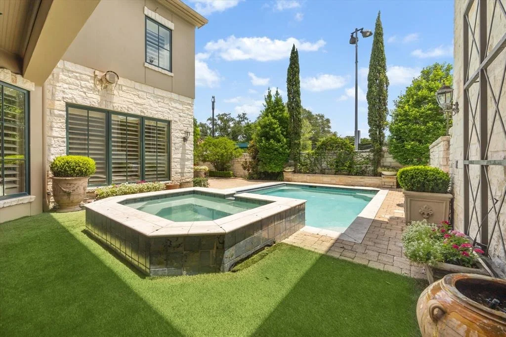 Photo of 3019 Sunset Boulevard