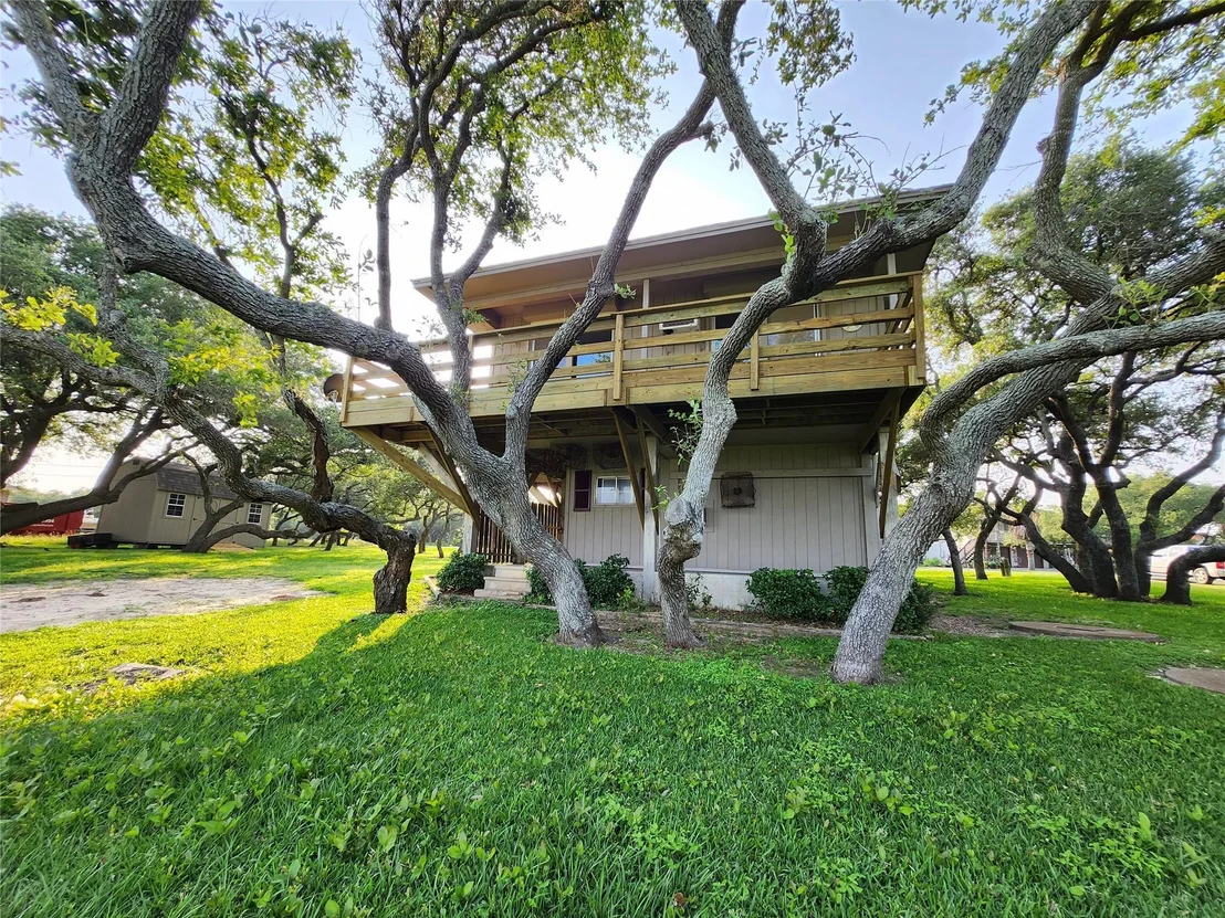 Photo of 2182 W Bayshore Drive