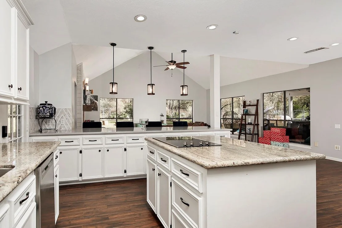 Photo of 44 Lake Forest Circle