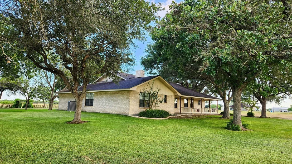 Photo of 847 Oliver Road