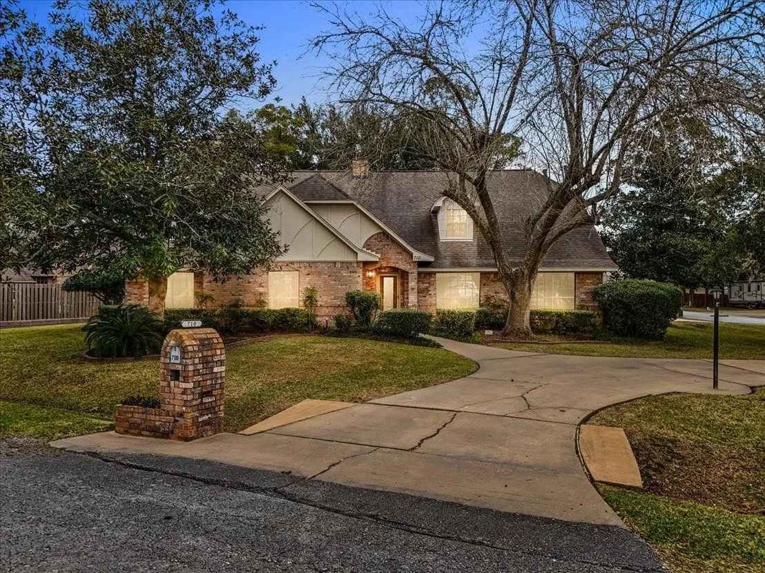 Photo of 710 Bayou Crest Circle