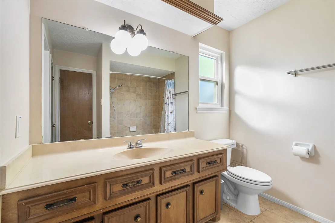 Photo of 723 Shadowbrook Drive