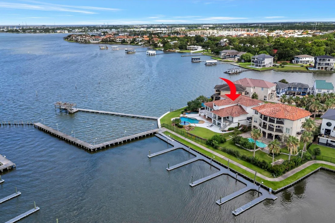 Photo of 2240 Marina Way