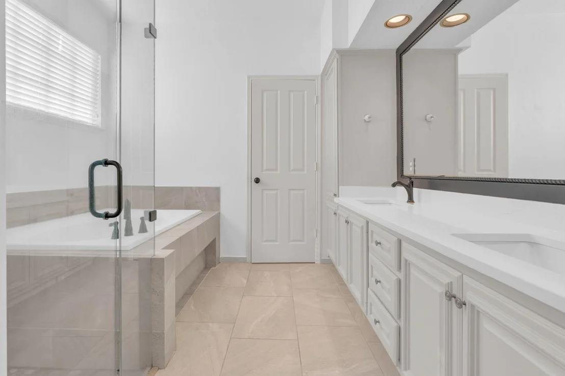 Photo of 186 S Cochrans Green Cir