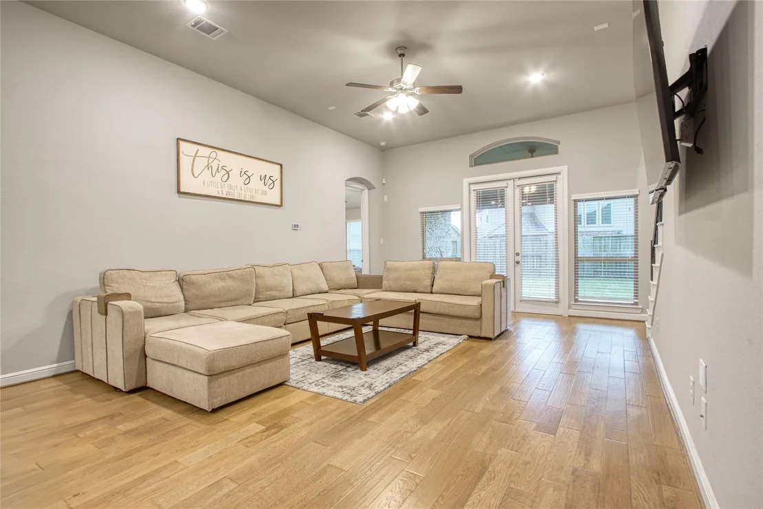 Photo of 6919 Red Oak Drive