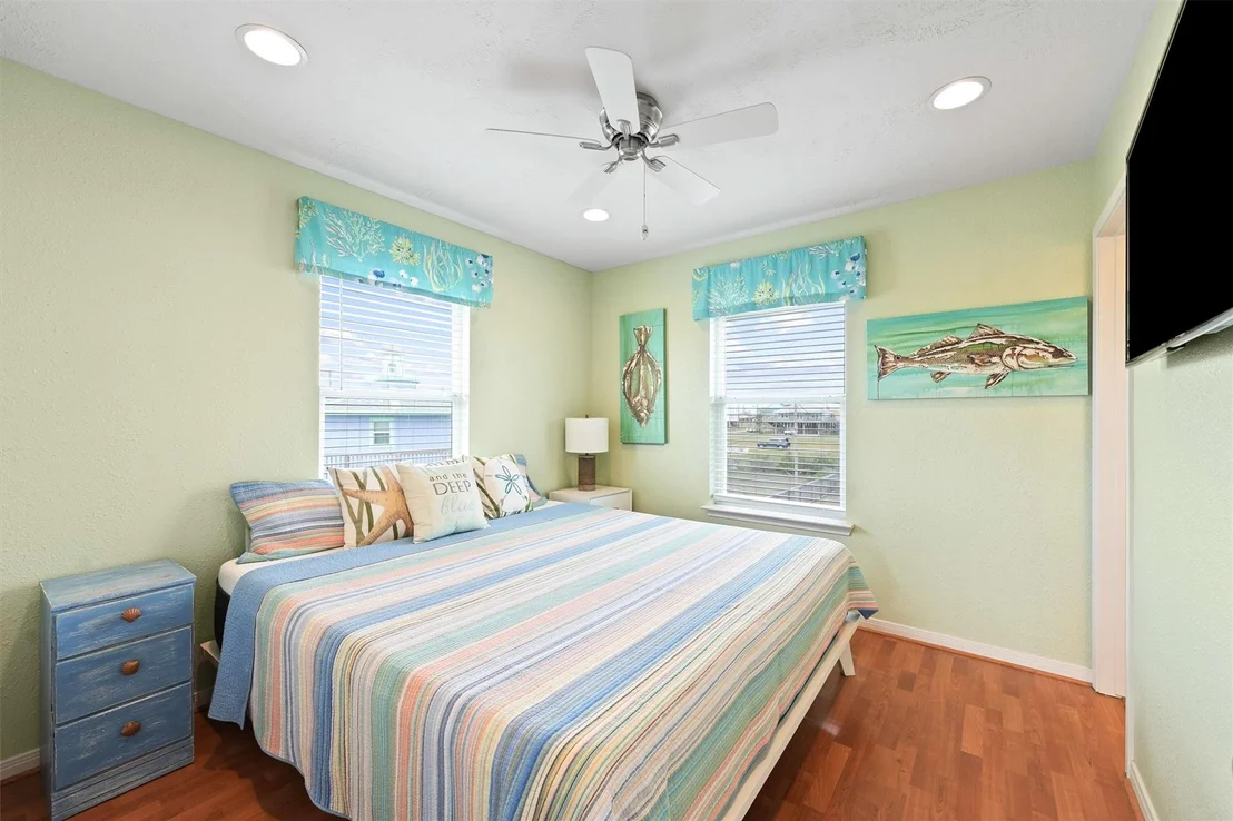 Photo of 904 Surf Drive