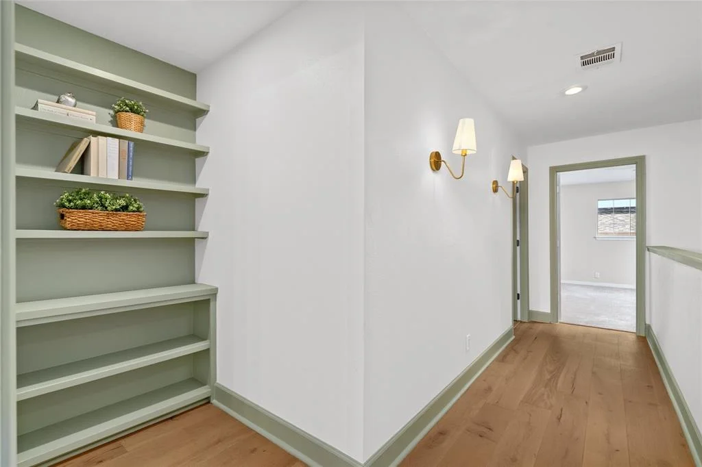 Photo of 854 W Forest Drive