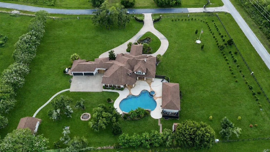 Photo of 6810 Anthonia Lane