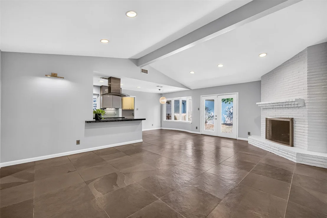 Photo of 5938 Claridge Drive