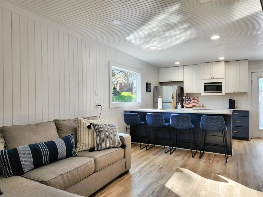 Photo of 15490 Lakeside Drive