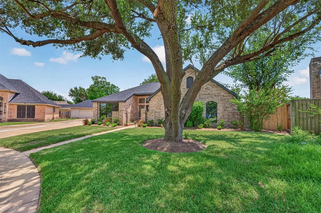 Photo of 15103 Plaza Libre Drive