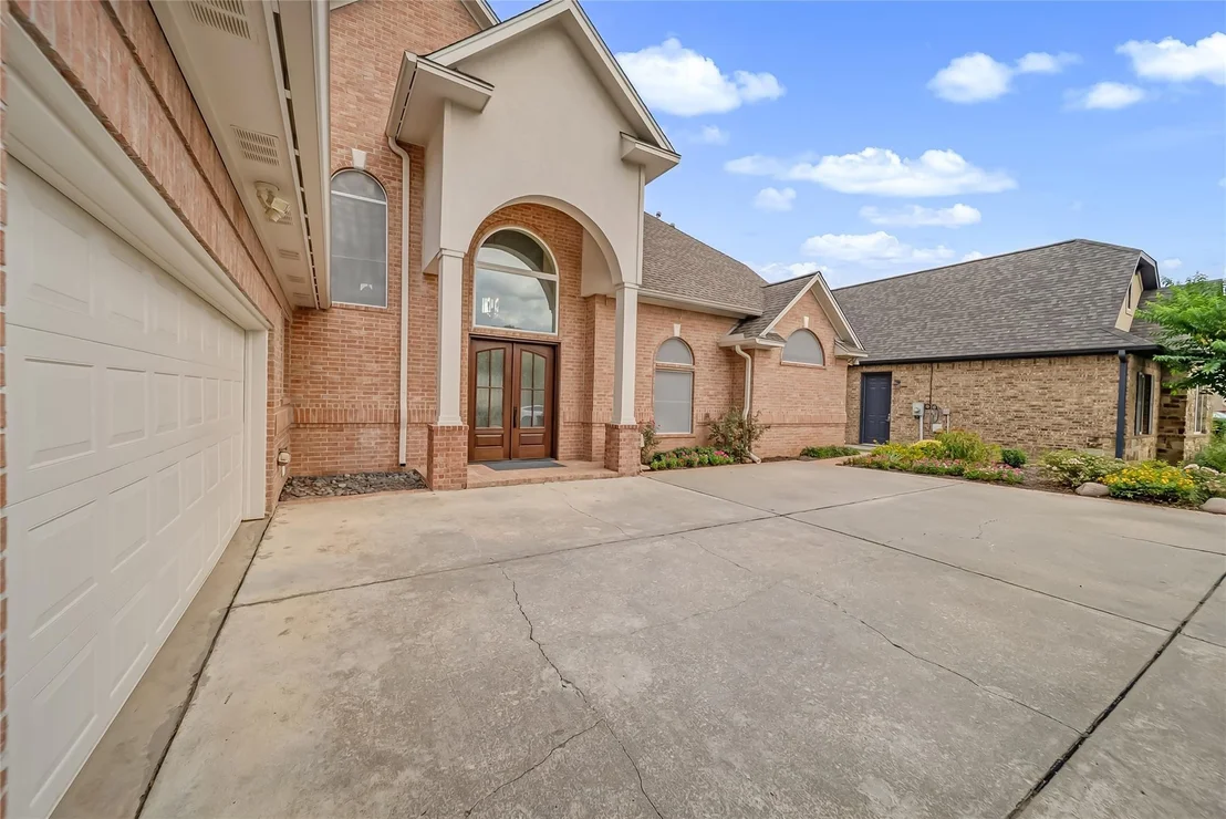 Photo of 318 Bayshore Drive