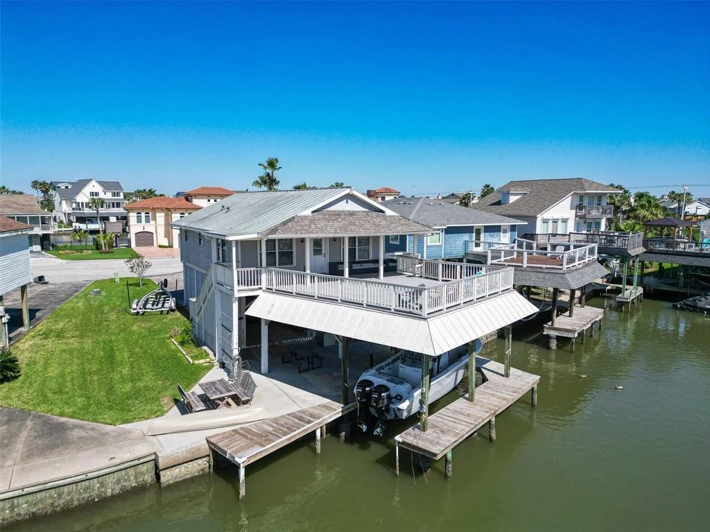 Photo of 210 Sampan Drive