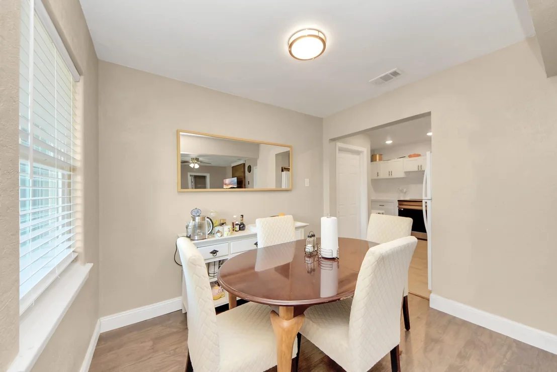 Photo of 904 Sunset Dr Drive