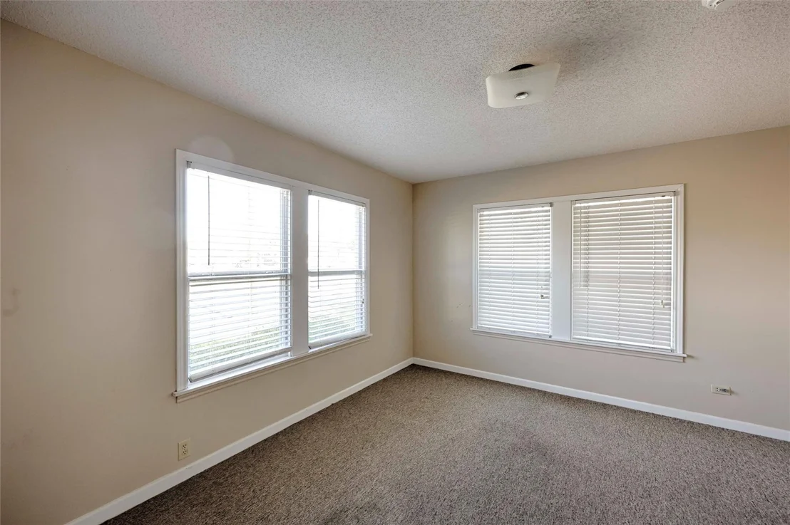Photo of 122 Ave E