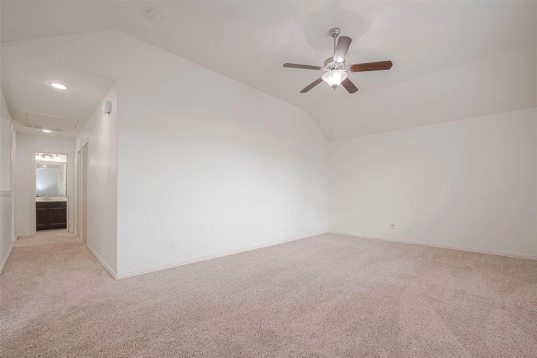 Photo of 2261 Oak Circle Drive N