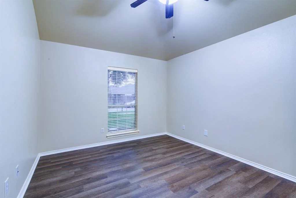 Photo of 421 Laddingford Lane