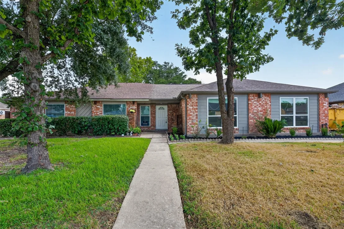 Photo of 9523 Riverside Lodge Drive