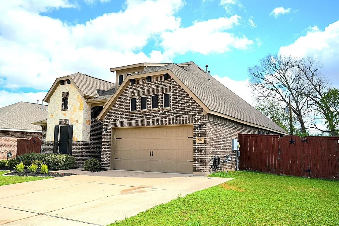 Photo of 704 Shadow Bend