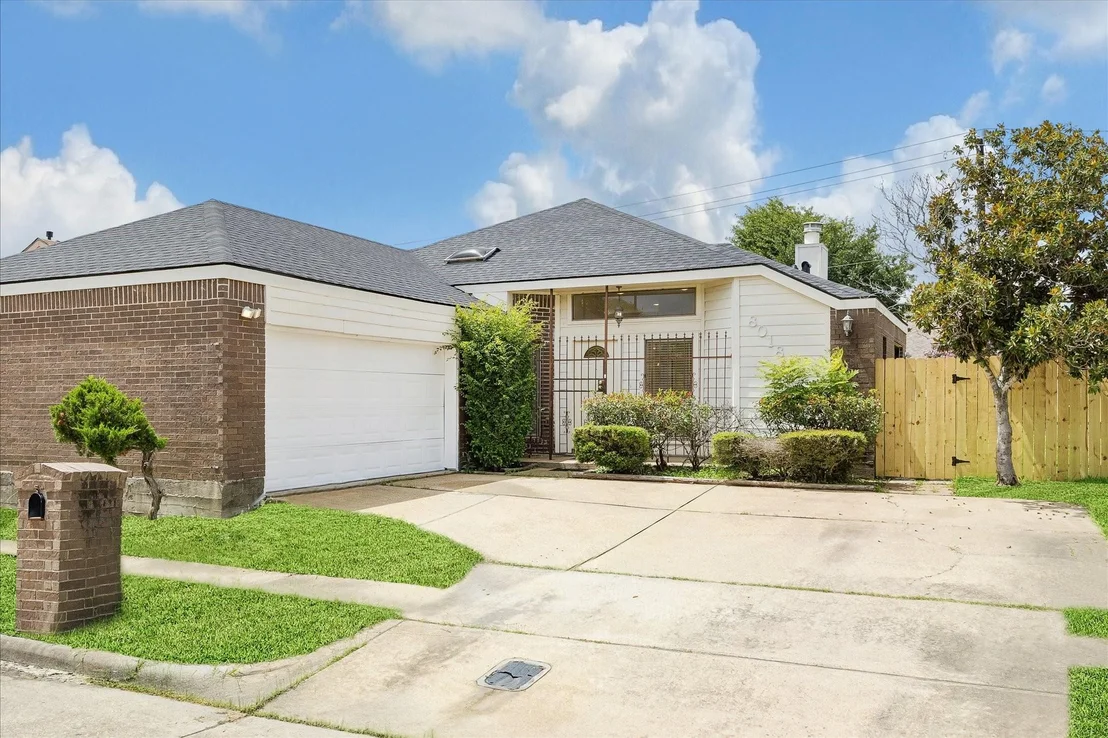 Photo of 8018 Cobblefield Lane
