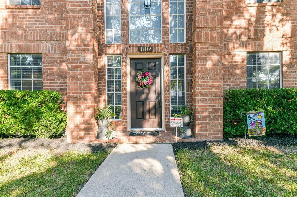 Photo of 4102 Lakepointe Forest Drive
