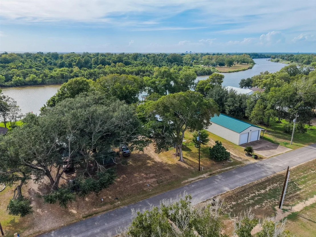 Photo of 1402 County Road 243