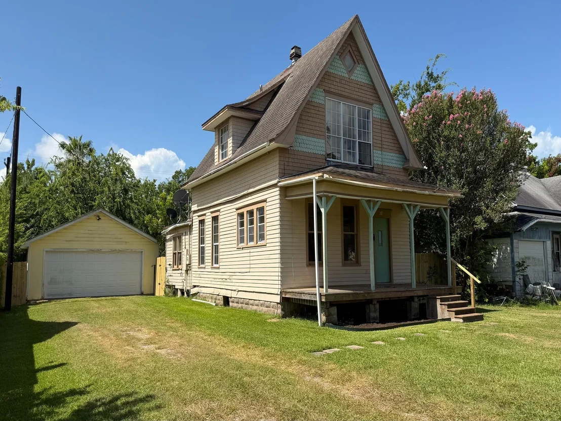 Photo of 211 Morton Avenue
