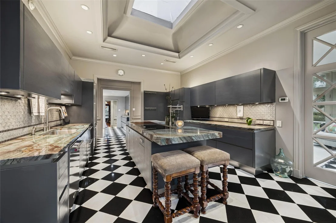 Photo of 20 Sunset Boulevard