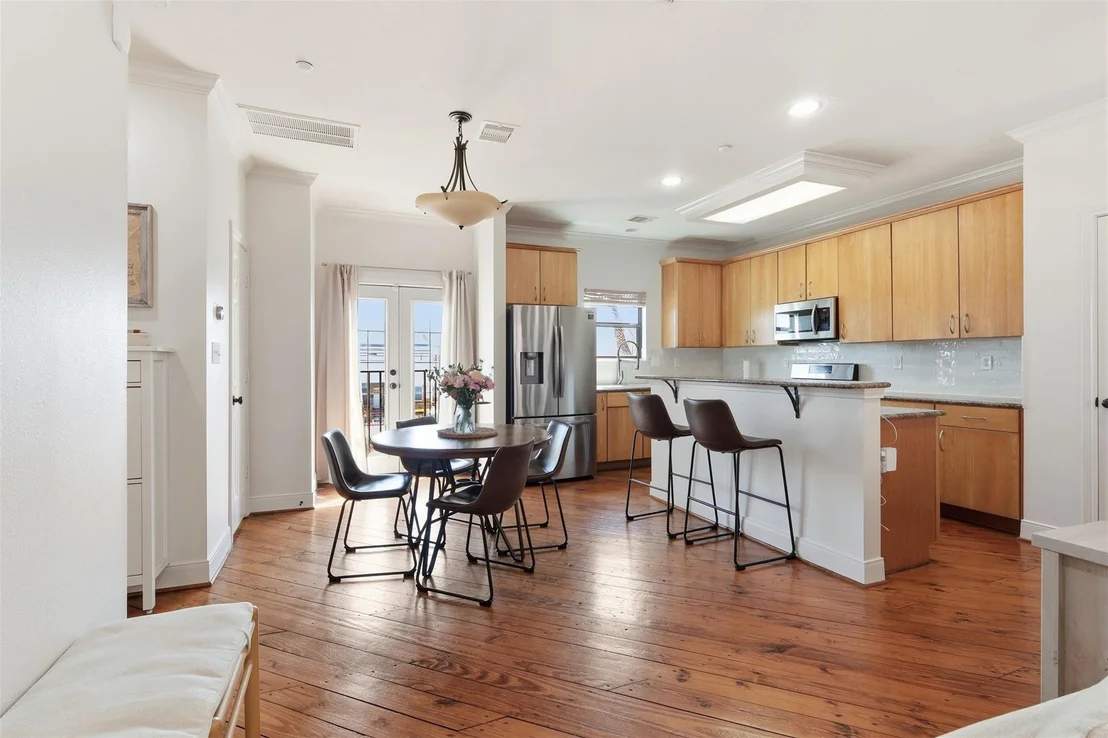 Photo of Unit D at 2424 Navigation Boulevard