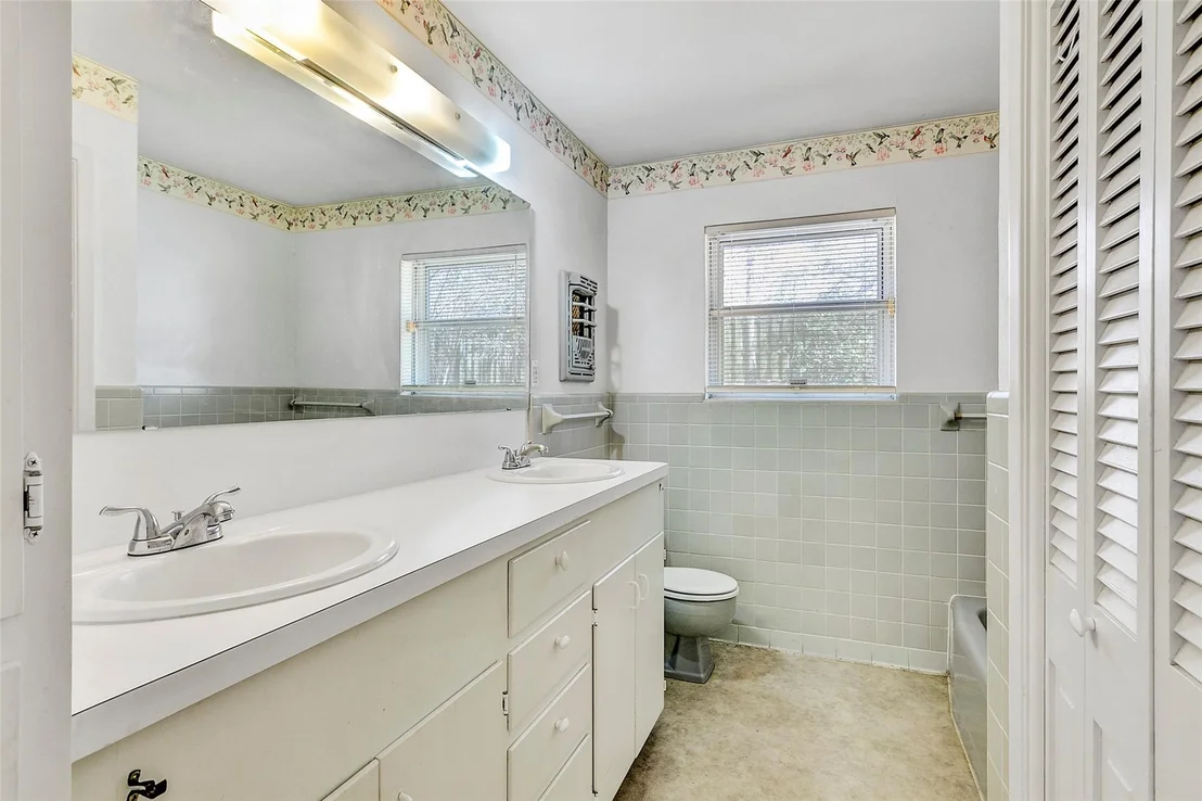Photo of 1300 Northwood Drive