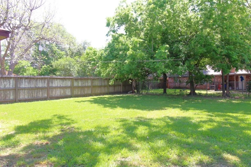 Photo of 701 Meadowglen Drive