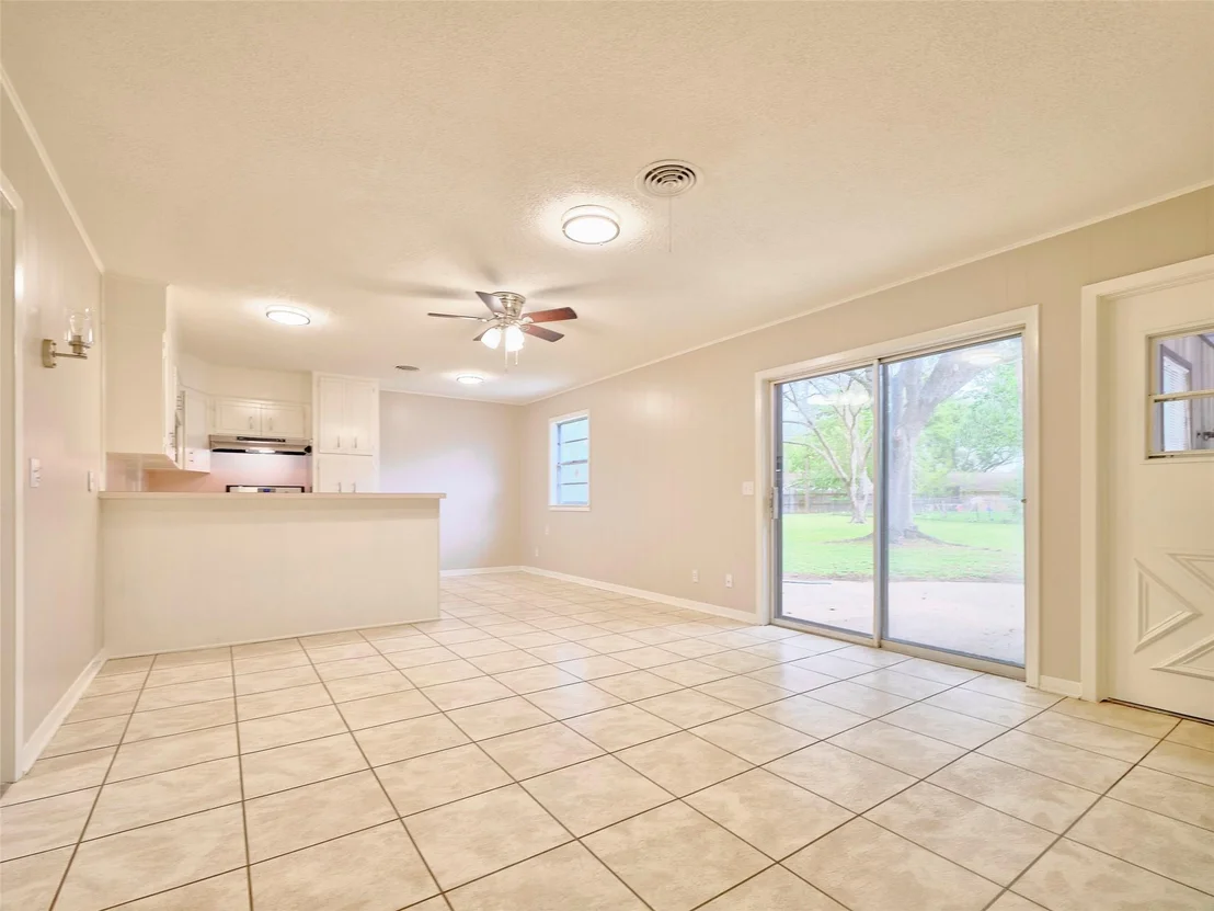 Photo of 3002 Lamar Circle