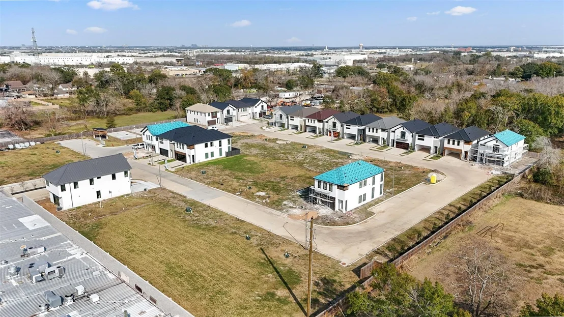 Photo of 635 Rolling Oaks