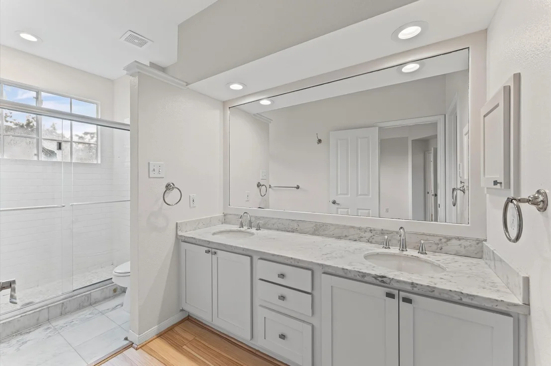 Photo of 50 Lakeridge Drive