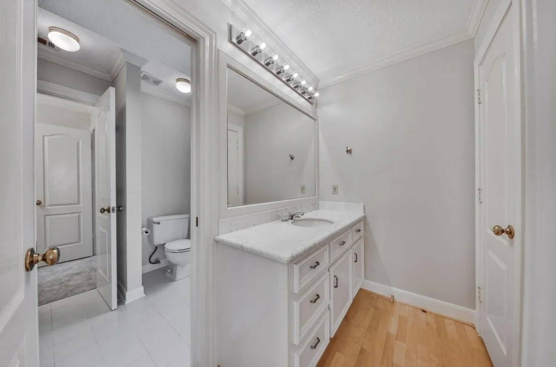 Photo of 35 W Isle Place